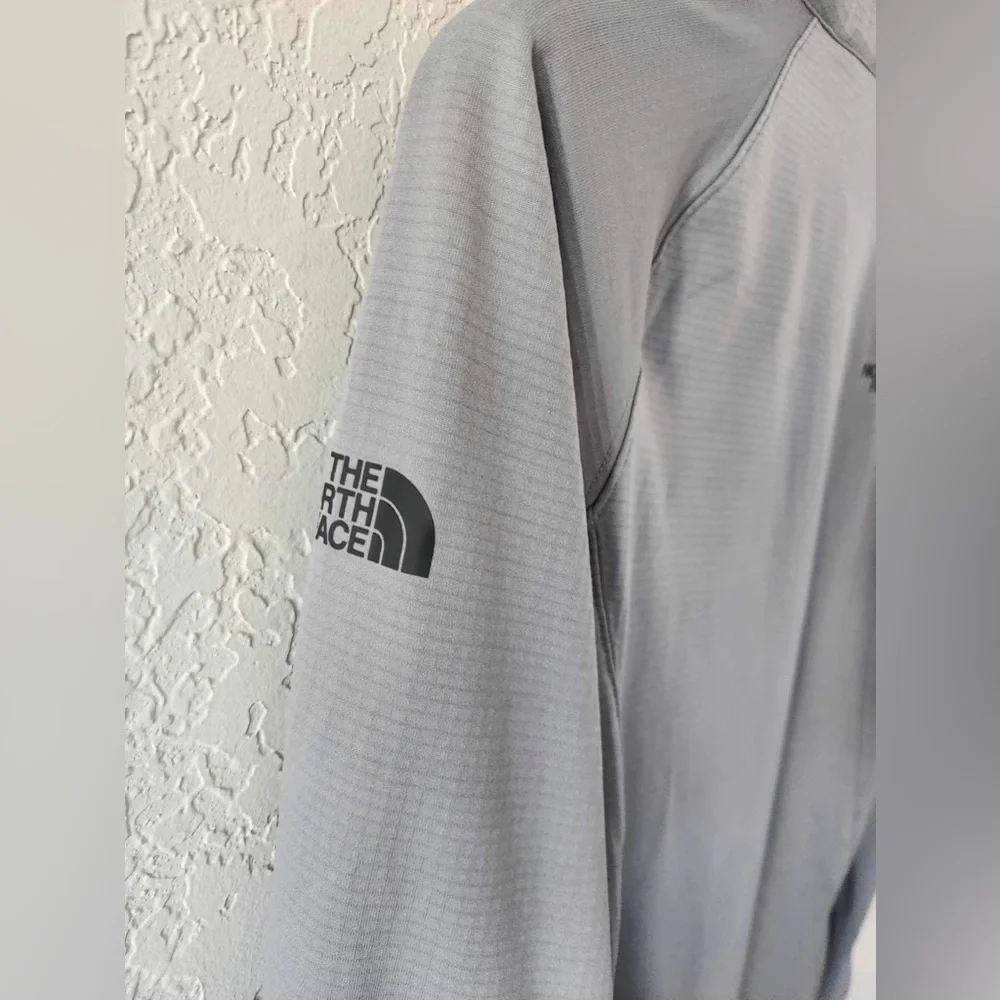 The North Face‎ Gray Pullover Men's Sweater Size Small